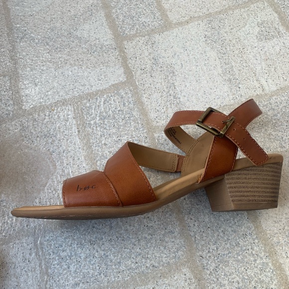 b.o.c. Women's Brown Sandals - Picture 4 of 5